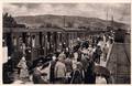 LOURDES (Hautes-Pyrénées) - Arrivée d'un train de Pélerins à la gare vers 1930.