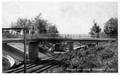 161920, Gezicht op het viaduct in de Stationsweg (Dreyensebrug) te Oosterbeek over de spoorlijn Utrecht-Arnhem, met op de achtergrond het N.S.-station Oosterbeek Hoog.