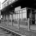 858508, Gezicht op post T aan de spoorzijde van het N.S.-station Weesp te Weesp., Nederlandse Spoorwegen, fotograaf