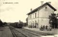 18 - ISSE (Loire-Inférieure) - La Gare - Arrivée d'un train - Collection F. Châpeau à Nantes.