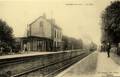 ILLIERS (Eure et Loir) - Vue intérieure de la gare d'Illiers-Combray - Arrivée d'un train - Editeur : E. Launay.