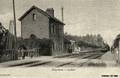 CHEVRIERES (Oise) - La gare et le train - Editeur : Decourbe.