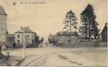 BIEVRE.GRAIDE. UNE RUE DE GRAIDE. GARE. PASSAGE A NIVEAU. RAILS DU TRAM. ANIMATION