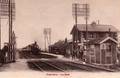 COIGNIERES - La Gare et l'arrivée d'un train.