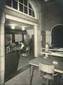 172195, Interieur van het N.S.-station Maastricht te Maastricht: inlichtingenbureau., Nederlandse Spoorwegen, fotograaf