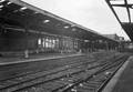 152781, Gezicht op de door oorlogshandelingen beschadigde perrons van het N.S.-station Vlissingen te Vlissingen., Nederlandse Spoorwegen, fotograaf