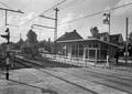 841189, Gezicht op het N.S.-station Velsen Zeeweg te Velsen., Schaik, W.P.F.M. van (Nederlandse Spoorwegen), fotograaf