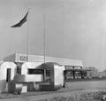 150705, Afbeelding van het kunstwerk voor het N.S.-station Steenwijk te Steenwijk., Nederlandse Spoorwegen, fotograaf