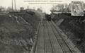 LES ESSARTS le ROI (S. et O.) - Ligne de Bretagne.
Emplacement de L' ancienne gare de Lartoire - Passage d'un train.