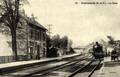 10 - CHAMARANDE (Seine et Oise) - Vue intérieure de la gare, arrivée d'un train - Editeur : Girard, buraliste.