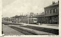 SERQUEUX (Seine-Inférieure) - La gare et l'autorail.