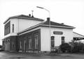 150453, Gezicht op de voor- en zijgevel van het N.S.-station te Hoogezand-Sappemeer., Nederlandse Spoorwegen, fotograaf