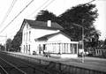 150810, Gezicht op de perronzijde van het N.S.-station Vught te Vught, met de ingang van de perrontunnel., Nederlandse Spoorwegen, fotograaf