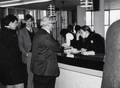 169340, Interieur van het N.S.-station Utrecht C.S. te Utrecht: inlichtingenbureau., Nederlandse Spoorwegen, fotograaf