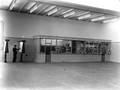 166004, Interieur van het N.S.-station Vlissingen te Vlissingen: hal, met enkele kiosken., Nederlandse Spoorwegen, fotograaf
