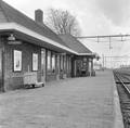 153204, Gezicht op de perronzijde van het N.S.-station Putten te Putten., Nederlandse Spoorwegen, fotograaf