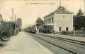 8 - RIS-ORANGIS (S. et O.) - La Gare - Arrivée d'un train.