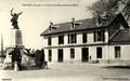 FRASNE (Doubs) - La gare et le Monument aux Morts.