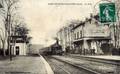 SAINT-QUENTIN FALLAVIER (Isère) - La gare et le train.
