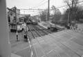 846057, Gezicht op de spoorwegovergang bij het N.S.-station Driebergen-Zeist te Driebergen-Rijsenburg, vanaf het seinhuis., Nederlandse Spoorwegen, fotograaf