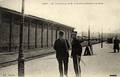 LENS (P.-de-C.) - M. Clemenceau et M. le Préfet confèrent à la Gare - Editeur : Alexandre.