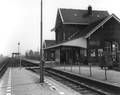 153035, Gezicht op de perronzijde van het N.S.-station Beesd te Beesd., Nederlandse Spoorwegen, fotograaf