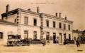MONTBRISON (Loire) - La cour de la Gare - Editeur : Nouvelles Galeries à Saint-Etienne n°152.