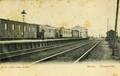 164942, Afbeelding van een trein langs het perron van het S.S.-station Nieuwersluis te Nieuwersluis.