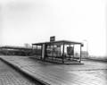 150306, Gezicht op het nieuwe N.S.-station Franeker te Franeker, bestaande uit een "Leidse abri" en een fietsenstalling., Nederlandse Spoorwegen, fotograaf