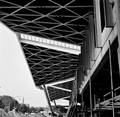 854528, Gezicht op een gedeelte van de stationskap van het N.S.-station Tilburg te Tilburg., Nederlandse Spoorwegen, fotograaf