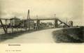 164943, Gezicht op het S.S.-station Nieuwersluis te Nieuwersluis, vanaf de Stationsweg, met de voetbrug en draaibrug over het Merwedekanaal.