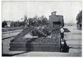 812096, Afbeelding van een als plantenbak ingericht stootblok bij het H.S.M.-station Castricum te Castricum., Onbekend