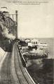 Menton, le chemin de fer près les rochers rouges. En 1869, la Compagnie de Chemin de Fer P.L.M. relie Monaco, Menton et Vintimille au réseau qui s’arrêtait à Nice.