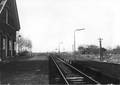 150696, Gezicht op het emplacement en een gedeelte van de perrongevel van het N.S.-station Stedum te Stedum., Nederlandse Spoorwegen, fotograaf