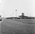 150168, Gezicht op het busstation bij het N.S.-station te Beverwijk., Nederlandse Spoorwegen, fotograaf