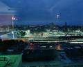 117853, Overzicht over Hoog Catharijne, bij avond, vanuit het Holiday Inn Hotel (Jaarbeursplein 24) te Utrecht; op de voorgrond het Centraal Station., Fotodienst GAU, fotograaf