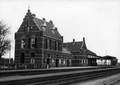 153144, Gezicht op de perronzijde van het N.S.-station Kesteren te Kesteren., Nederlandse Spoorwegen, fotograaf