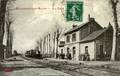 4 - VILLENEUVE sur ALLIER (Allier) - La Gare - Arrivée d'un Train.