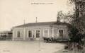 LE PERRAY (S. et O.) - La cour de la gare - Editeur : Coutas, photographe.