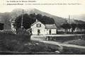7 - JOIGNY sur MEUSE (Ardennes) - La Gare surplombée par les Roches dites " Les Grands Ducs ".