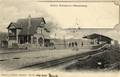 170104, Gezicht op het H.S.M.-station Santpoort Meerenberg te Santpoort. Voor de opgang naar het perron staat een railfiets.