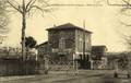 67 - SAINT-ROMAIN de POPEY (Rhône) - L'Hôtel de la gare et le passage à niveau.