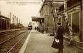 LE CHAMBON-FEUGEROLLES (Loire) - La gare et l'arrivée d'un train - Editeur : Giroud, libraire à Firminy n°1632.