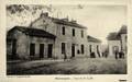 MEYRARGUES (B. du R.) - La cour de la gare du P.L.M. - Editeur : A. Nougarède-Buffet.