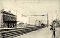 VILLENEUVE le ROI (S. et O.) - La gare, arrivée d'un train.