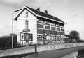 150815, Gezicht op de perronzijde van het N.S.-station Warffum te Warffum., Nederlandse Spoorwegen, fotograaf