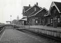 153157, Gezicht op de perronzijde van het N.S.-station Leerdam te Leerdam., Nederlandse Spoorwegen, fotograaf
