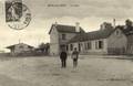 MERY sur OISE - La cour de la gare.