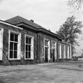 150143, Gezicht op de voorgevel van het N.S.-station Barneveld-Voorthuizen te Barneveld., Nederlandse Spoorwegen, fotograaf