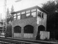 156506, Gezicht op het seinhuis (post T) aan de westzijde van het N.S.-station Arnhem te Arnhem., Renes, D., fotograaf